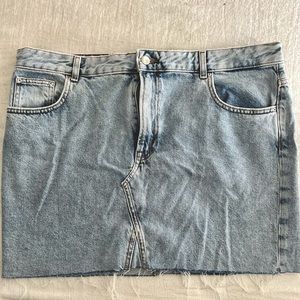 H&M Jean Mini Skirt. Worn once. Women’s size 14
